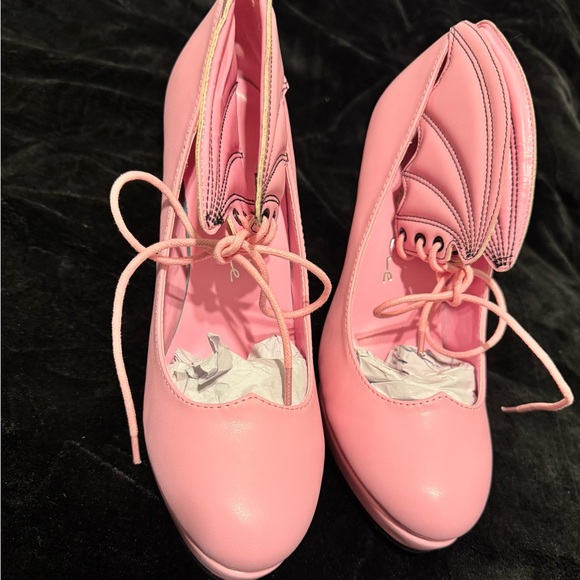 Pink Pump Bat Wing 4” High Heels - Picture 5 of 6